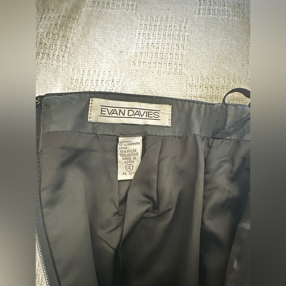 Evan Davies Vintage Black Leather Skirt - Picture 3 of 3